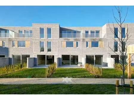 woning met vier slaapkamers  zonneterras en tuin