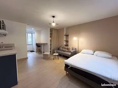 t1 meublé rénové 23 m² - lumineux - climatisation - centre romans