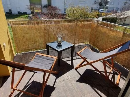 t2 meublé 54 m² avec terrasse – résidence calme – proche tram a