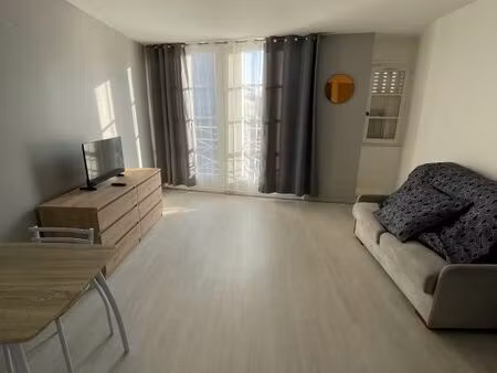 agréable studio meublé