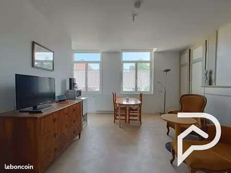 studio 1 pièce 28 m²