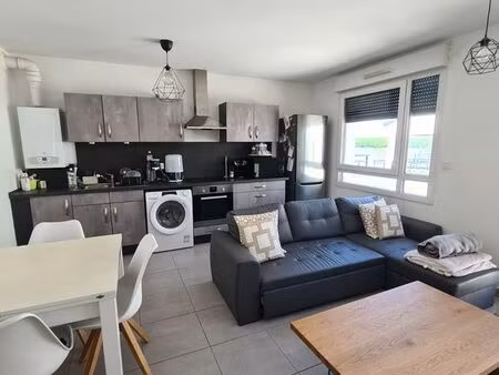 loue meublé f2+ garage box et place extérieur