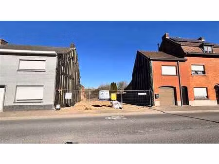 terrain de projet avec plans et permis pour 2 appartements.