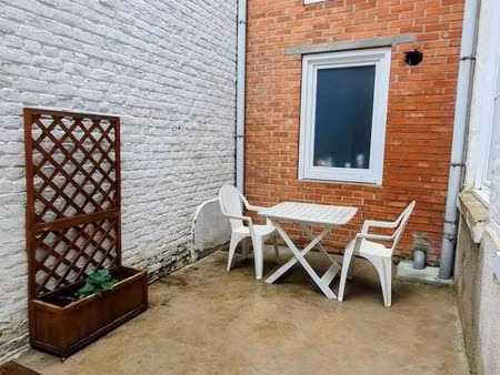 rare  grand f1 bis avec cour privée