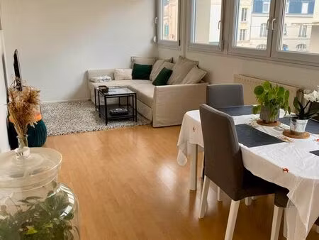 appartement type 3/ 80 m2/ secteur cathédrale/ 1er étage