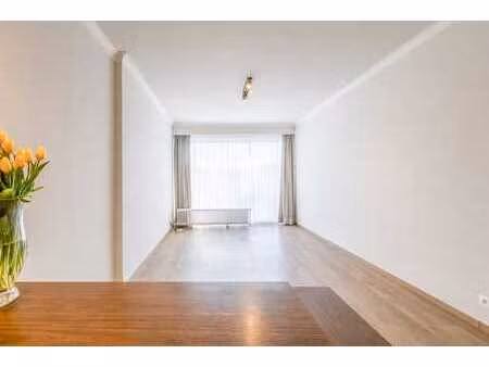 goed gelegen en volledig instap klaar 1-slaapkamer appart...