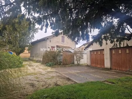 maison de 109m2 avec garages et jardin de 3000m2.