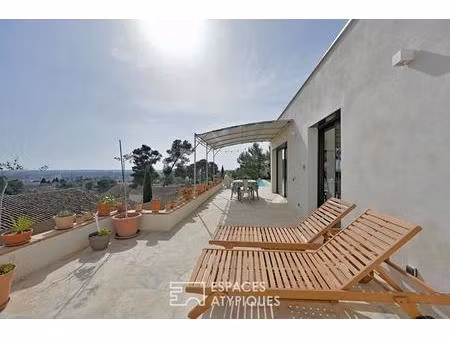 maison lumineuse au style actuel avec vue - collines est