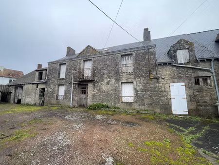 propriété à rénover entièrement  projet immobilier ou d’investissement.