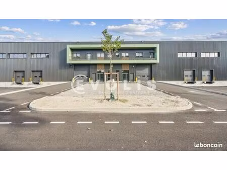 local d'activité 1 408 m²