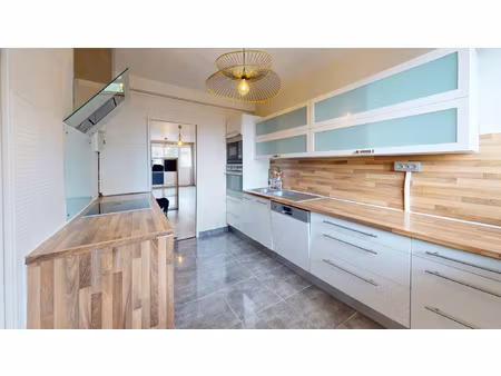 secteur la métare/le portail rouge  appartement f5 d'environ