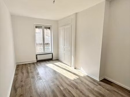 grand t4-106m2-entièrement rénové-plein centre tarare