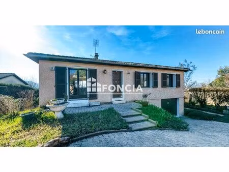 genay maison plain pied 90 m2 -3 chambres - terrasses- terrain de 800 m2