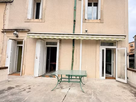 maison de village  terrasse  garage et cour