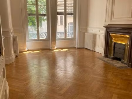 appartement 7 pièces 235 m²