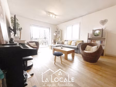 maison de ville limoges avec jardin et stationnement.