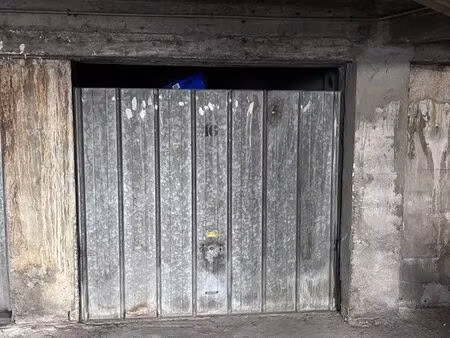 box fermé 13 m² – marseille 13010 la timone / rue sainte-baume