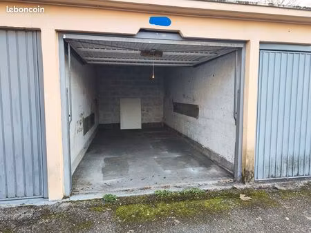 a vendre garage/box fermé