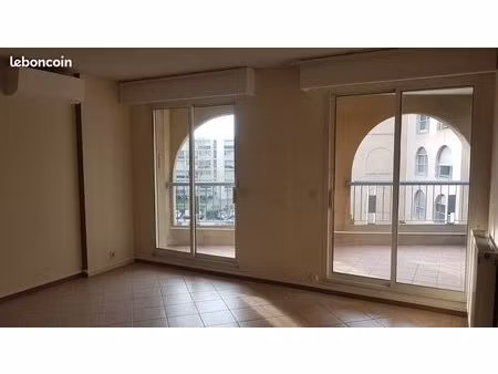 particulier loue à aix centre appt t2 54 m² avec clim