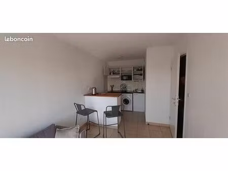 t2 entièrement meublé + balcon + parking