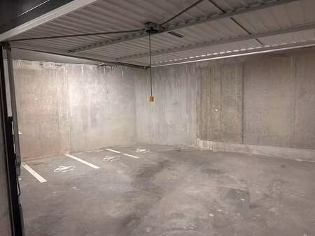 garage à louer à bruxelles € 215 (llqpi) | zimmo