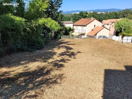 terrain de 1 253m² viabilisé à francheville