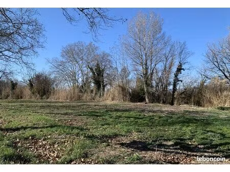 terrain 477m² charleval