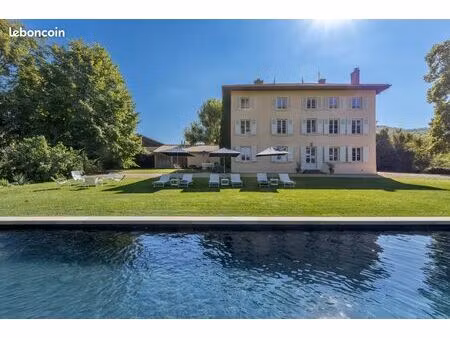 maison 13 pièces 420 m²