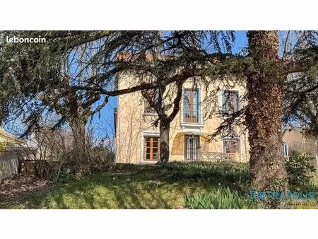 maison 9 pièces 250 m²