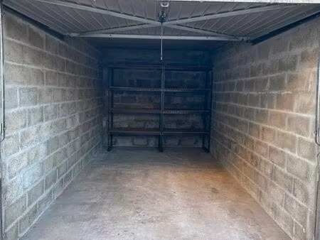 garage fermé - lyon 8