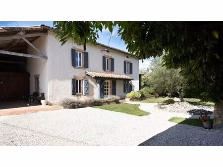 ancienne ferme parfait état en situation dominante