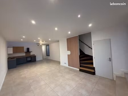 maison recente (2023) - t6 - 135 m² sur terrain de 182 m² - 2 places de parkings privative