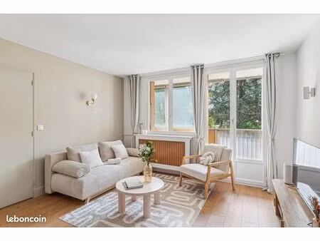 appartement 1 pièce 82 m²