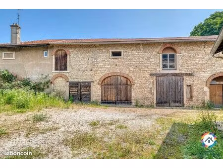 atelier 255 m² anse