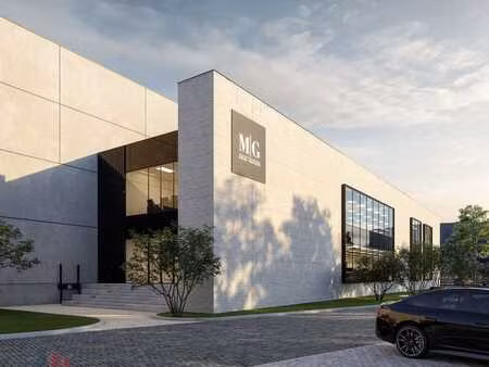 722 m² d'entrepôt avec 511 m² de mezzanine