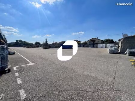 local logistique 15 050 m²