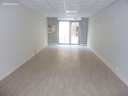 local commercial 71m2 avec bureau