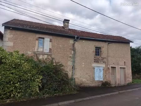 maison individuelle à rénover entièrement sur terrain de 468m²