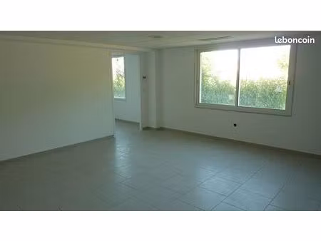 loue bureaux de 80m² et entrepôt de 170m² climatisés