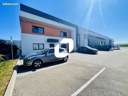 local d'activité 841 m²