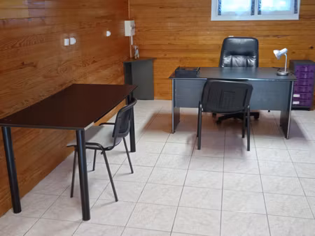 local professionnel proche centre ville saint christol les a