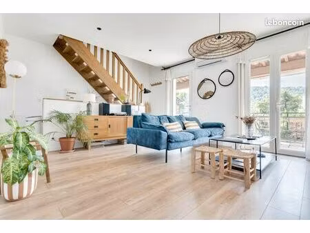 roquefort-la-bédoule : maison de village rénovée avec extérieur et piscine