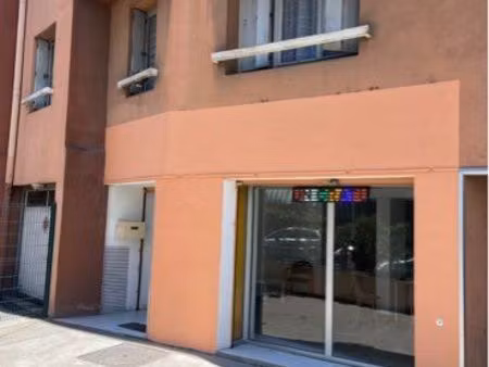 local commercial / bureaux 55 m² – vitrine – marseille 13003