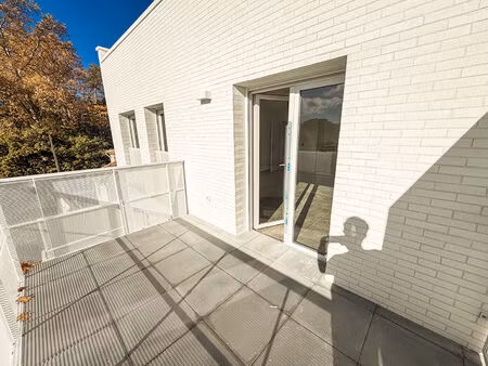 dernier etage et grande terrasse