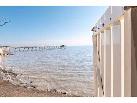 vue et accès mer pour cette propriété familiale aux volumes généreux