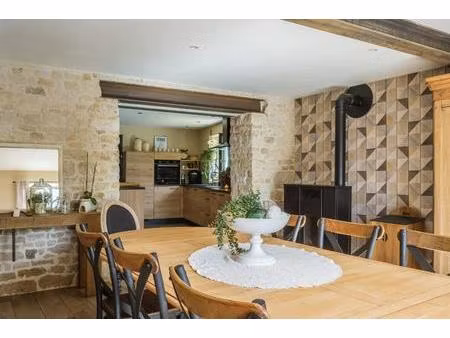 maison de caractère au pied du château de cherveux