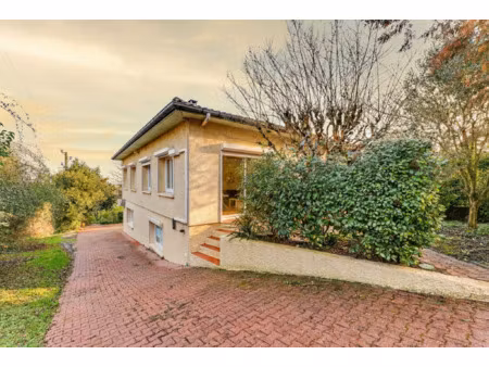 pechbusque  jolie maison à vendre.