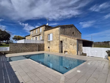 coup de coeur assuré - maison de caractère rénovée avec pisc