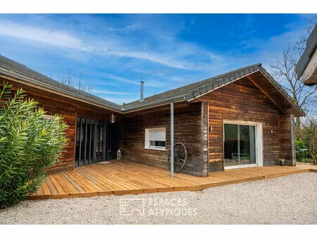 épure contemporaine et refuge boisé : l'art de vivre au grand calme