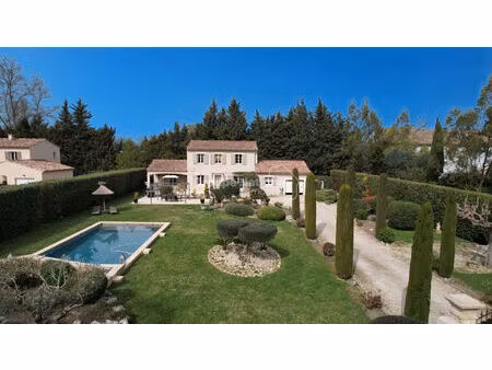 à 10 minutes de saint rémy de provence  maison familiale 150 m² avec jardin paysagé  pisci